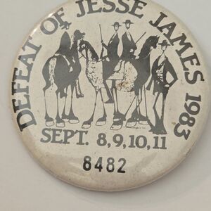 1983 Defeat Of Jesse James Days Northfield, MN Vintage Pinback Button